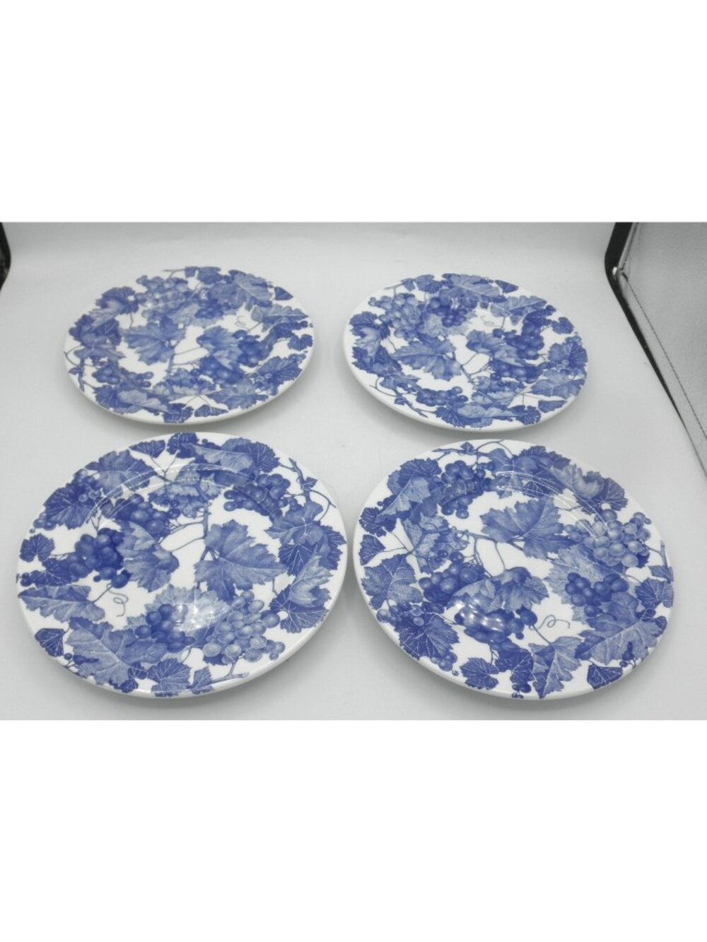 Furio Blue Grapes And Leaves Salad Plates Set of 4 ITALY Quadrifoglio